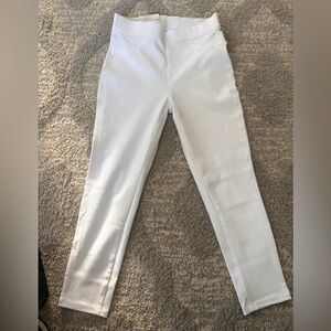 NWT White Capri Size Small 4-6